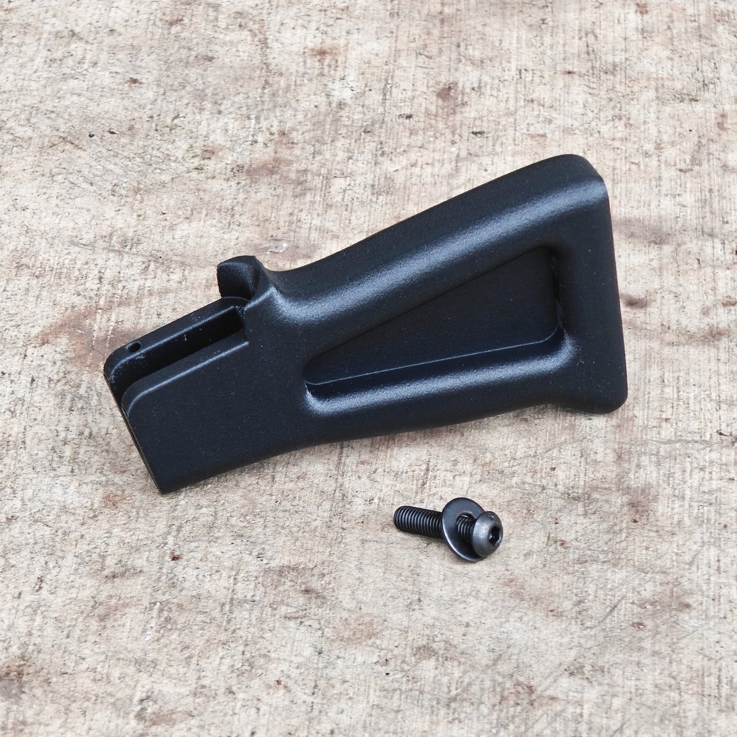 Featureless Grip (Fits all AR-15 Pattern Grip Mounts)
