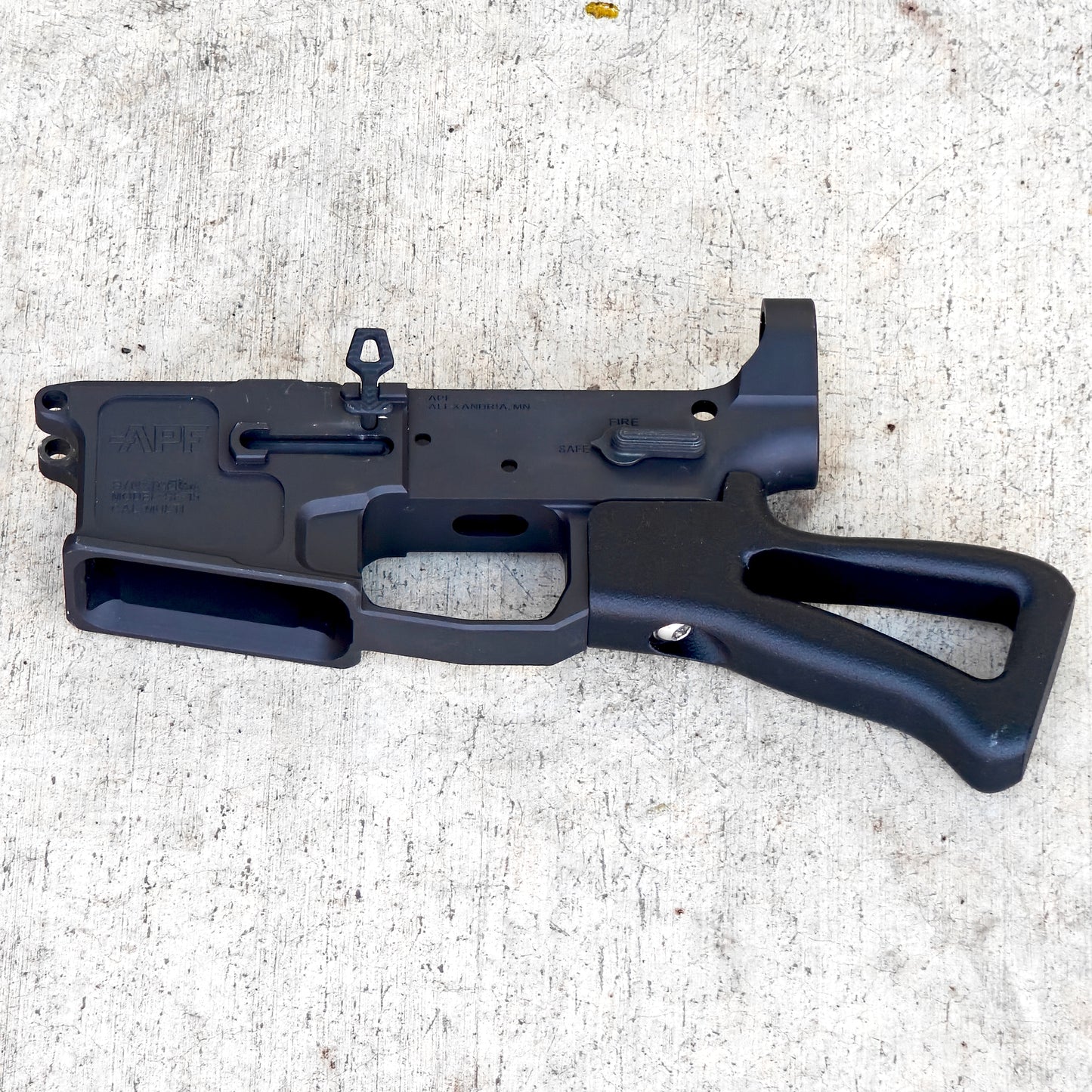 Featureless Grip (Fits all AR-15 Pattern Grip Mounts)