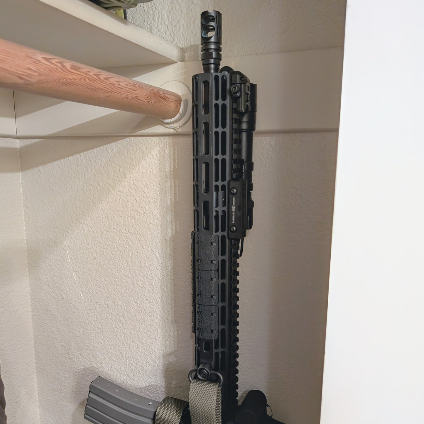 Vertical Hanger M-LOK